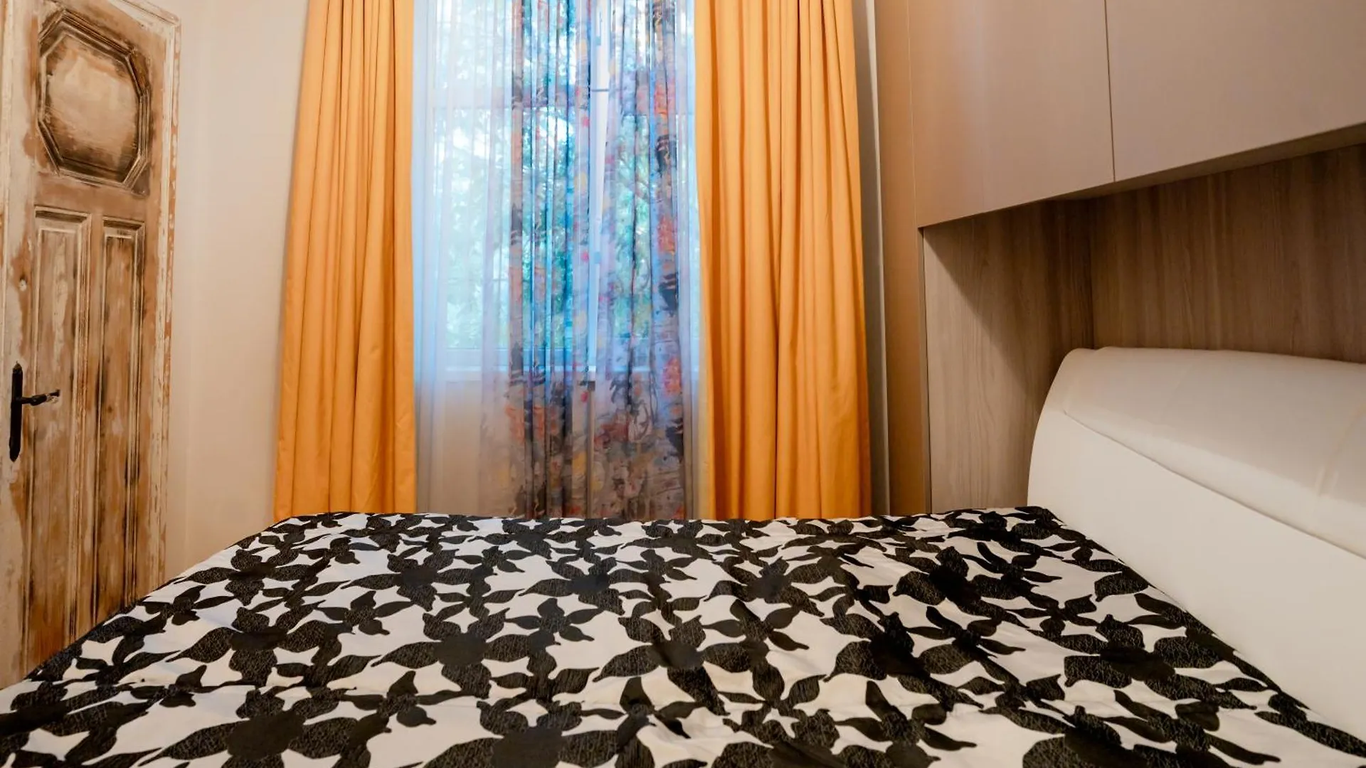 Elite Place Suite Varna 0*,